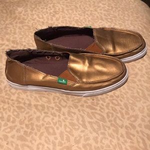 Rare gold SANUK slip moccasins :)